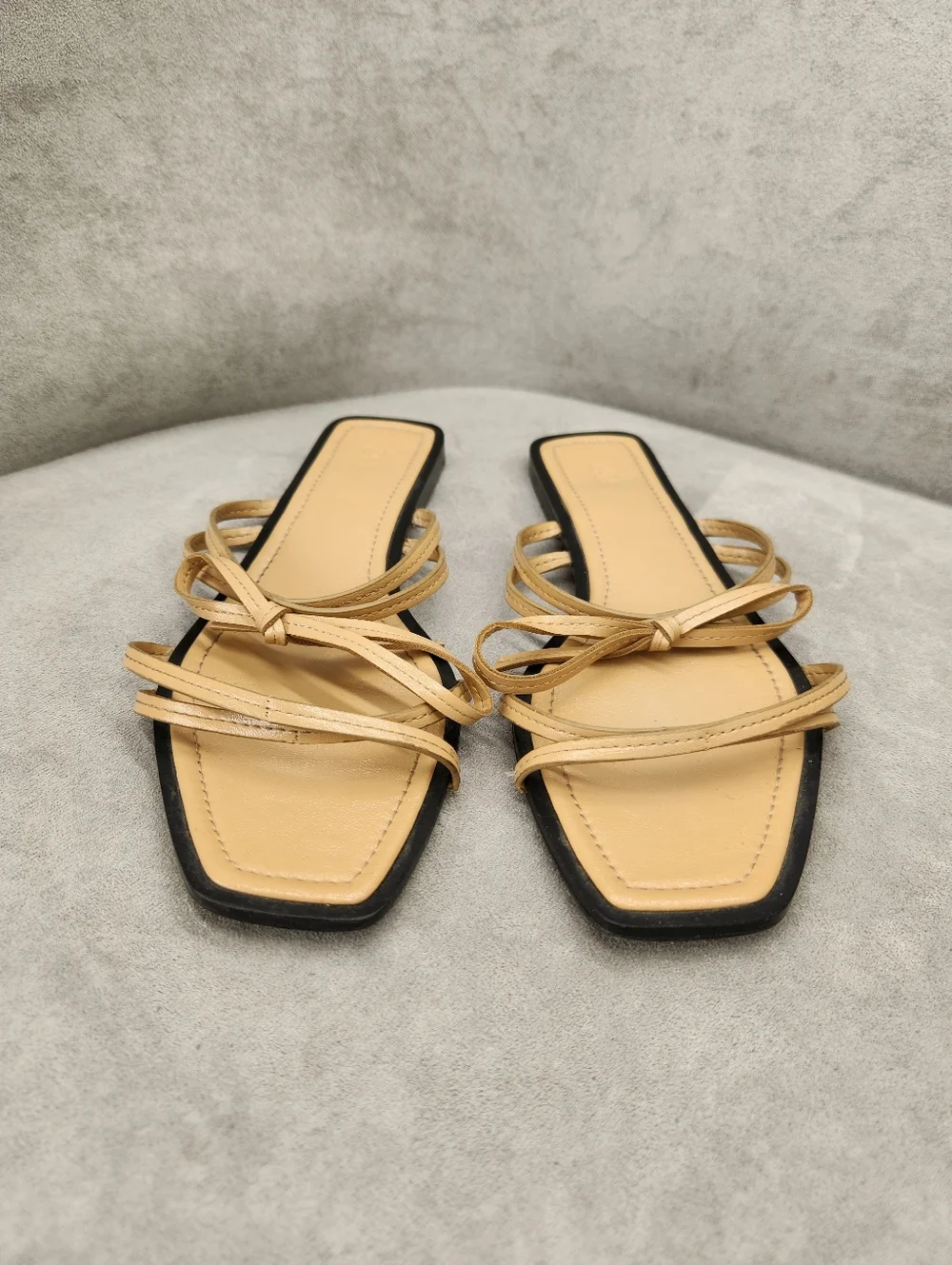 Zara Sandals Women's 8.5 Tan Leather Strappy Slides Square Toe Bow Dainty Glossy - Picture 6 of 10